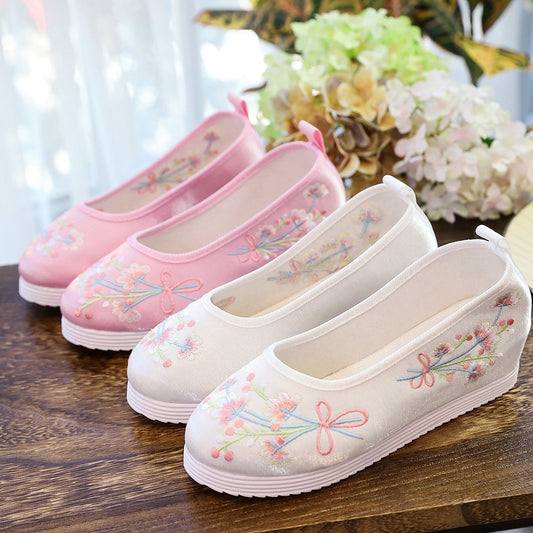 Spring And Autumn Antique Student Embroidered Cotton Shoes