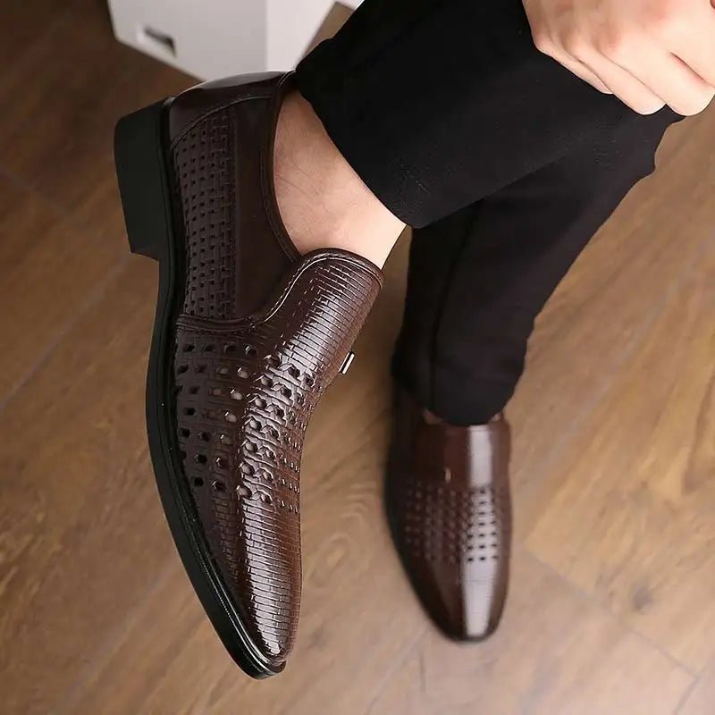 2023 Holes Summer Men's Shoes Soft Leather Formal Shoes Men Flats Pointed Toe Social Mens Dress Shoes Oxford Breathable Footwear